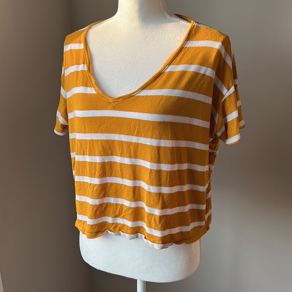 5/$25 C & S oversized crop top - Picture 3 of 9